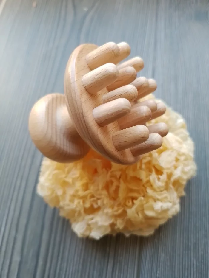brosse de massage en bois