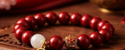 Bracelet en cinabre naturel, symbole de protection et d’harmonie énergétique dans la tradition chinoise.