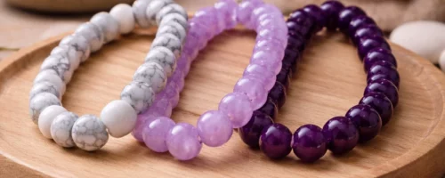 trio de bracelets en howlite blanche améthyste claire et améthyste foncée
